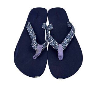 Vera Bradley Madenlena Paisley Flip Flops Womens Size Large (9-10) Purple/Navy